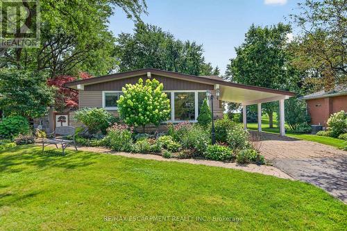 8399 Dickenson Road E, Hamilton, ON - Outdoor