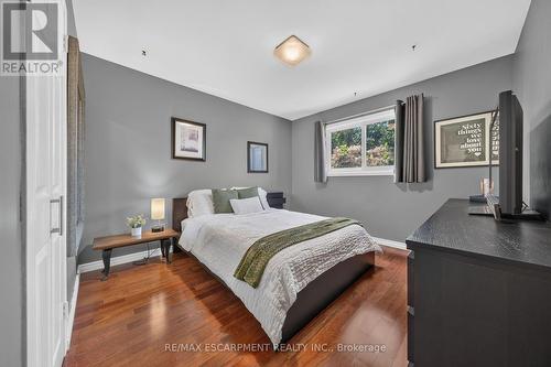 8399 Dickenson Road E, Hamilton, ON - Indoor Photo Showing Bedroom