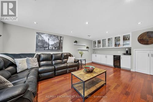 8399 Dickenson Road E, Hamilton, ON - Indoor Photo Showing Living Room