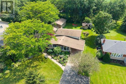 8399 Dickenson Road E, Hamilton, ON - Outdoor