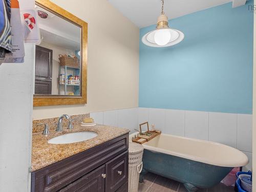 456 Windsor Junction Road, Windsor Junction, NS - Indoor Photo Showing Bathroom