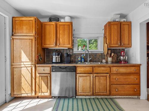 456 Windsor Junction Road, Windsor Junction, NS - Indoor Photo Showing Kitchen With Double Sink