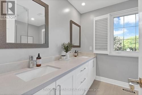 35 Mccarty Crescent, Markham, ON - Indoor Photo Showing Bathroom