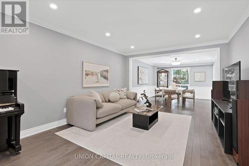35 Mccarty Crescent, Markham, ON - Indoor Photo Showing Living Room