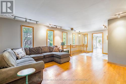 2554 Champlain Road, Tiny, ON - Indoor Photo Showing Living Room