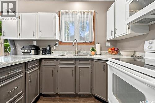 1409 Duffield Street W, Moose Jaw, SK - Indoor Photo Showing Kitchen With Double Sink