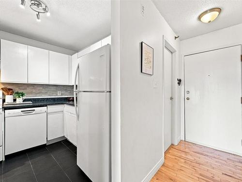 401 3600 John Parr Drive, Halifax, NS - Indoor Photo Showing Kitchen