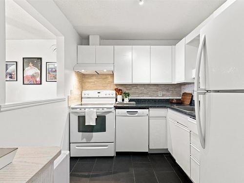 401 3600 John Parr Drive, Halifax, NS - Indoor Photo Showing Kitchen