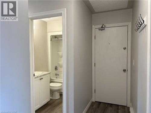 15 Montclair Crescent Unit# 2, Simcoe, ON - Indoor Photo Showing Bathroom