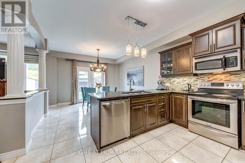 38 Assisi Street, Hamilton, ON - Indoor Photo Showing Kitchen With Upgraded Kitchen