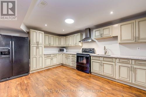 38 Assisi Street, Hamilton, ON - Indoor Photo Showing Kitchen