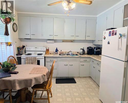 638 7Th Street, Humboldt, SK - Indoor Photo Showing Kitchen With Double Sink