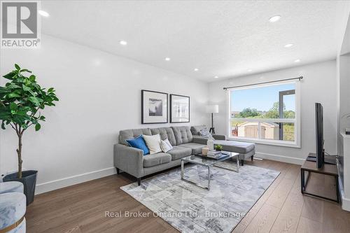 12 Castlebury Drive, Guelph (Willow West/Sugarbush/West Acres), ON - Indoor Photo Showing Living Room