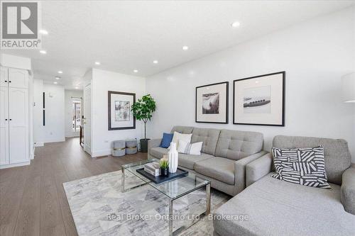 12 Castlebury Drive, Guelph (Willow West/Sugarbush/West Acres), ON - Indoor Photo Showing Living Room