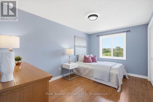 12 Castlebury Drive, Guelph (Willow West/Sugarbush/West Acres), ON - Indoor Photo Showing Bedroom