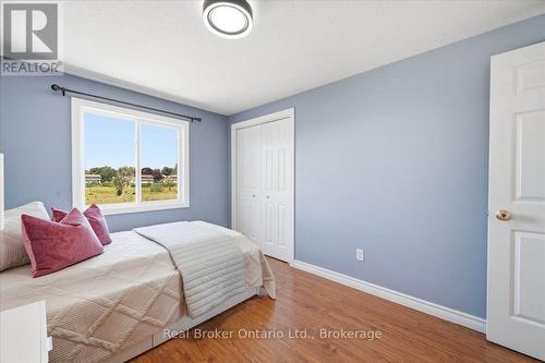 12 Castlebury Drive, Guelph (Willow West/Sugarbush/West Acres), ON - Indoor Photo Showing Bedroom