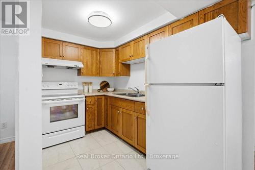 12 Castlebury Drive, Guelph (Willow West/Sugarbush/West Acres), ON - Indoor Photo Showing Kitchen With Double Sink