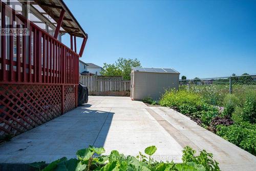 12 Castlebury Drive, Guelph (Willow West/Sugarbush/West Acres), ON - Outdoor