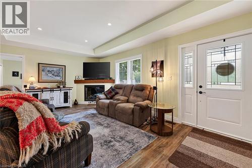 729 6Th Concession Rd Enr, Cultus, ON - Indoor Photo Showing Living Room