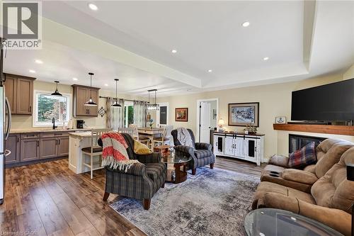 729 6Th Concession Rd Enr, Cultus, ON - Indoor Photo Showing Living Room