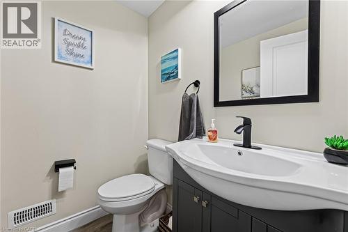 729 6Th Concession Rd Enr, Cultus, ON - Indoor Photo Showing Bathroom