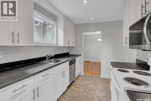 3524 Victoria Avenue, Regina, SK - Indoor Photo Showing Kitchen
