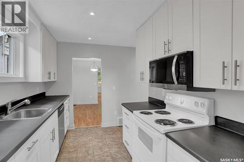 3524 Victoria Avenue, Regina, SK - Indoor Photo Showing Kitchen