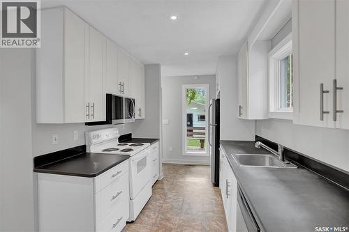 3524 Victoria Avenue, Regina, SK - Indoor Photo Showing Kitchen