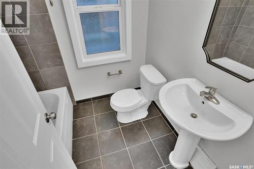 3524 Victoria Avenue, Regina, SK - Indoor Photo Showing Bathroom