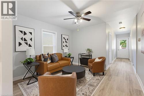 112 Grand River Avenue, Brantford, ON - Indoor Photo Showing Other Room