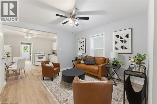112 Grand River Avenue, Brantford, ON - Indoor Photo Showing Living Room