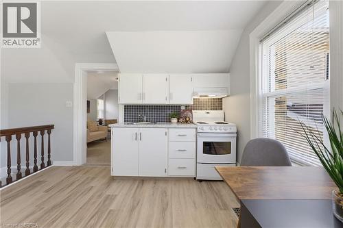 112 Grand River Avenue, Brantford, ON - Indoor Photo Showing Kitchen