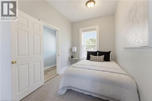 112 Grand River Avenue, Brantford, ON - Indoor Photo Showing Bedroom