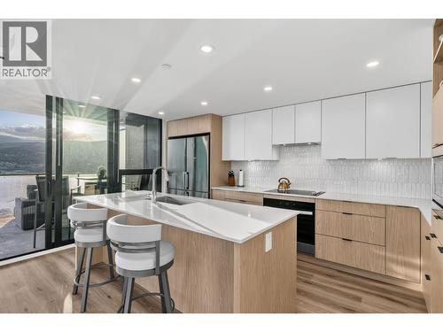 1488 Bertram Street Unit# 3202, Kelowna, BC - Indoor Photo Showing Kitchen With Upgraded Kitchen