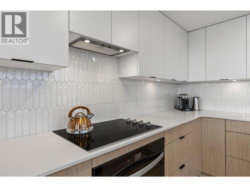 1488 Bertram Street Unit# 3202, Kelowna, BC - Indoor Photo Showing Kitchen With Upgraded Kitchen