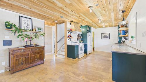 912 8Th Street, Cranbrook, BC - Indoor Photo Showing Other Room
