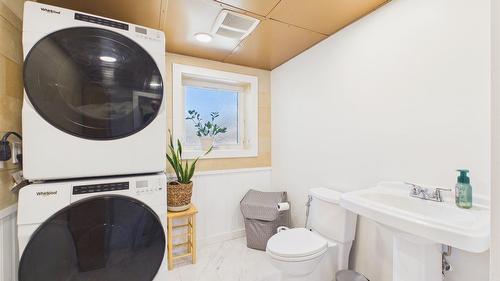 912 8Th Street, Cranbrook, BC - Indoor Photo Showing Laundry Room