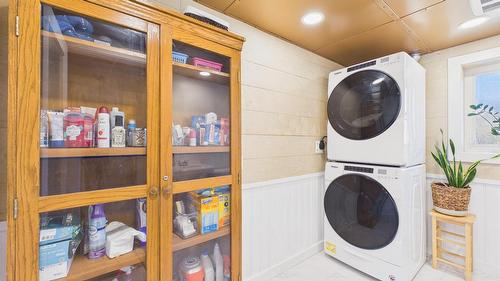912 8Th Street, Cranbrook, BC - Indoor Photo Showing Laundry Room