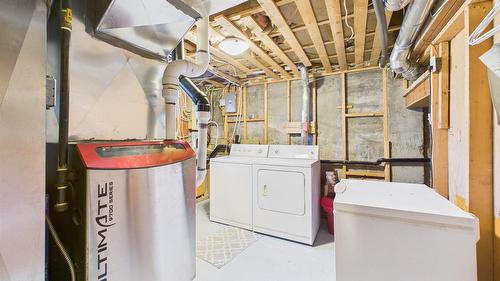 912 8Th Street, Cranbrook, BC - Indoor Photo Showing Laundry Room