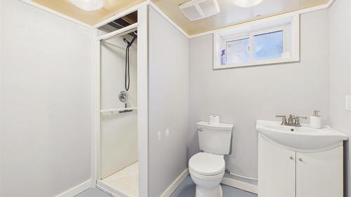 912 8Th Street, Cranbrook, BC - Indoor Photo Showing Bathroom