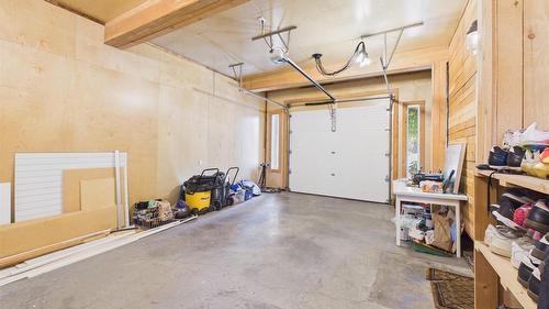 912 8Th Street, Cranbrook, BC - Indoor Photo Showing Garage