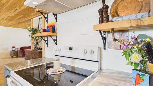 912 8Th Street, Cranbrook, BC - Indoor Photo Showing Kitchen
