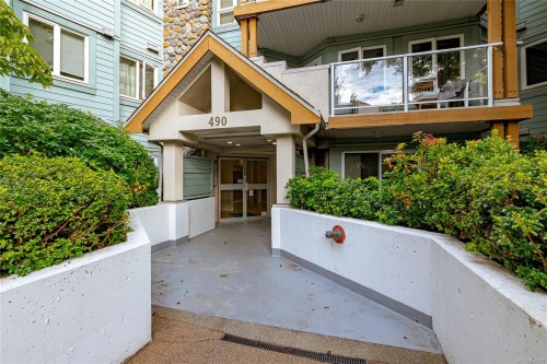 #102-490 Marsett Pl  Saanich, BC V8Z 7J1