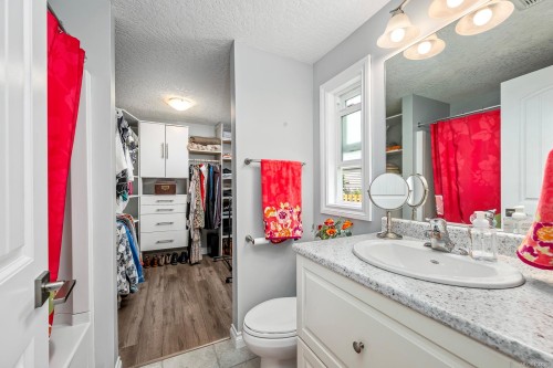 2140 Stadacona Dr, Comox, BC 
