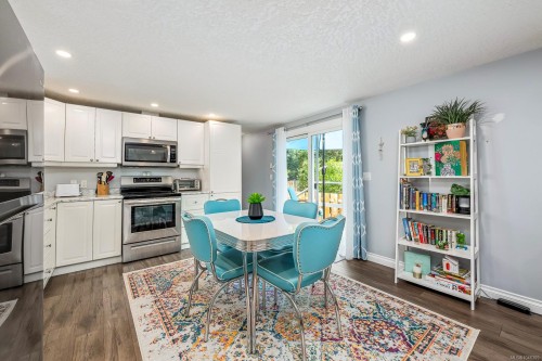 2140 Stadacona Dr, Comox, BC 