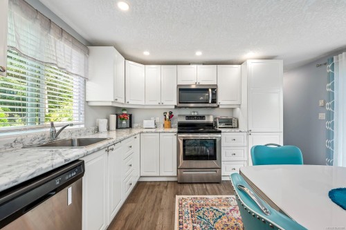 2140 Stadacona Dr, Comox, BC 