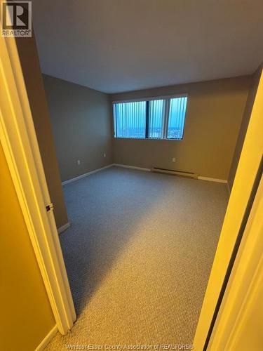 380 PELISSIER STREET Unit# 2402 , Windsor, Ontario N9A 6V7 5