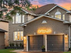 276 RHODES CIRCLE  Newmarket, ON L3X 1V4