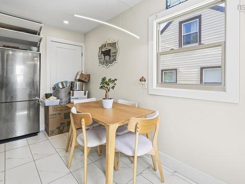 2 Hilltop Terrace, Dartmouth, NS - Indoor Photo Showing Dining Room