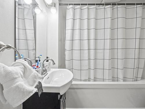 2 Hilltop Terrace, Dartmouth, NS - Indoor Photo Showing Bathroom